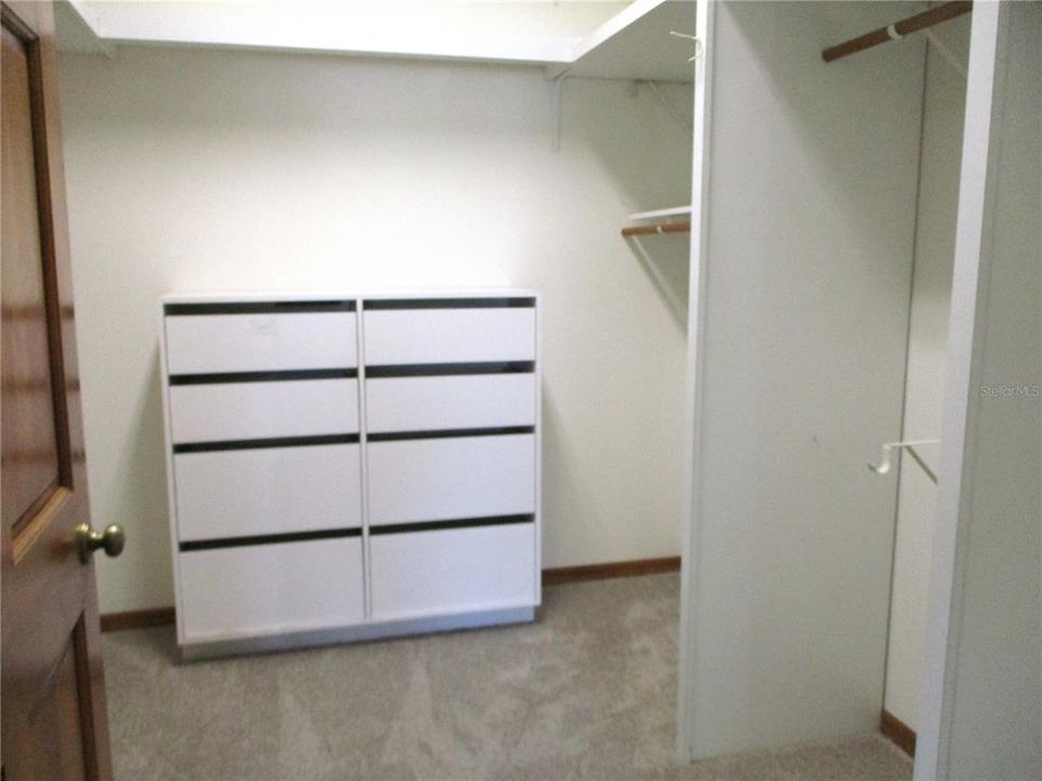 Primary Bedrm Walk-in Closet