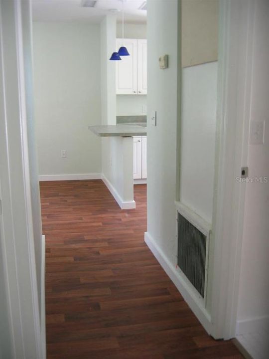 For Rent: $1,900 (2 beds, 1 baths, 740 Square Feet)