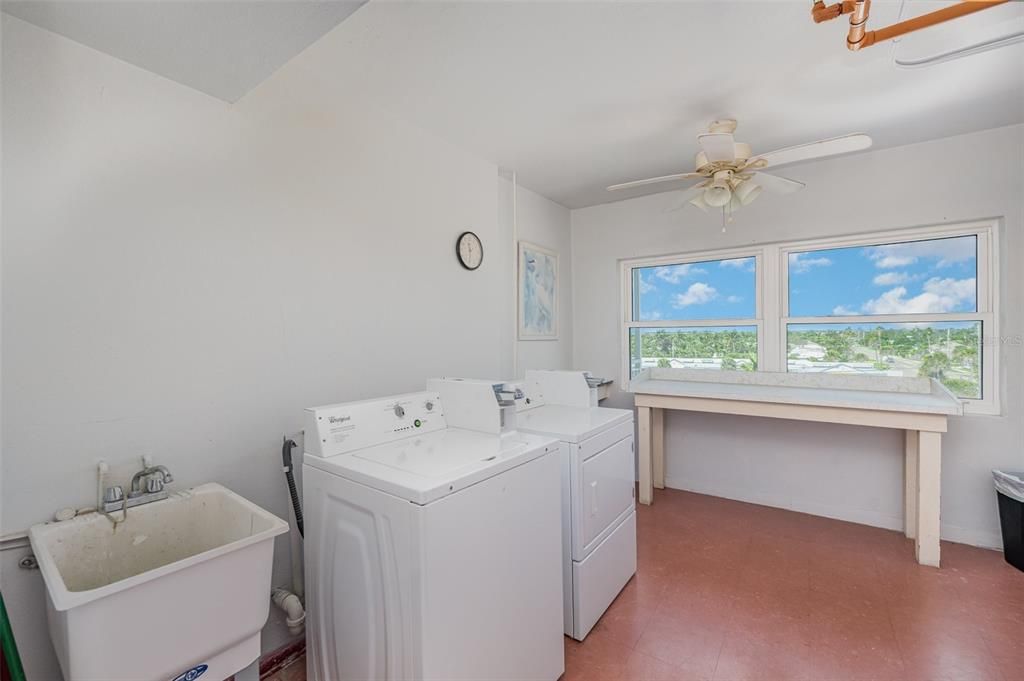 For Sale: $340,000 (2 beds, 2 baths, 1047 Square Feet)