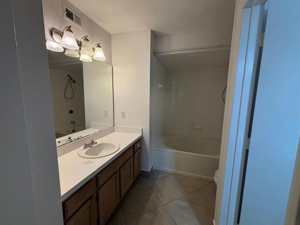 For Rent: $1,750 (2 beds, 1 baths, 969 Square Feet)