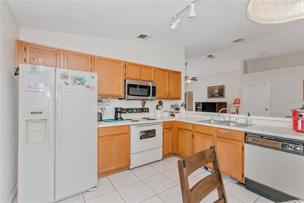 Active With Contract: $348,000 (3 beds, 2 baths, 1244 Square Feet)