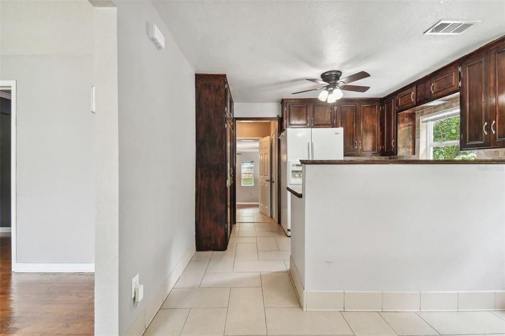 For Sale: $325,000 (3 beds, 2 baths, 1282 Square Feet)