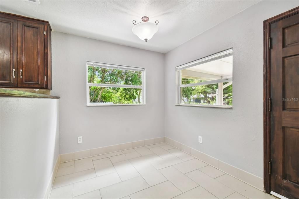 For Sale: $325,000 (3 beds, 2 baths, 1282 Square Feet)