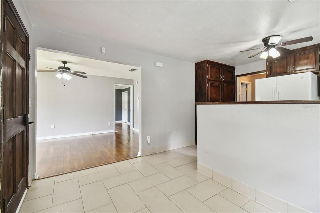 For Sale: $325,000 (3 beds, 2 baths, 1282 Square Feet)