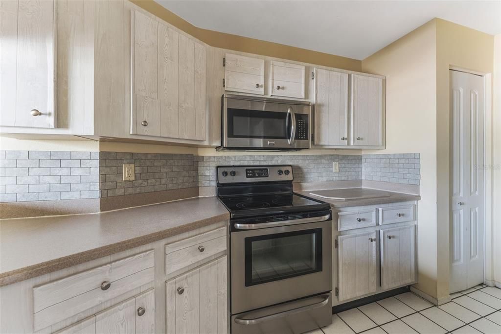 For Rent: $1,550 (2 beds, 2 baths, 912 Square Feet)