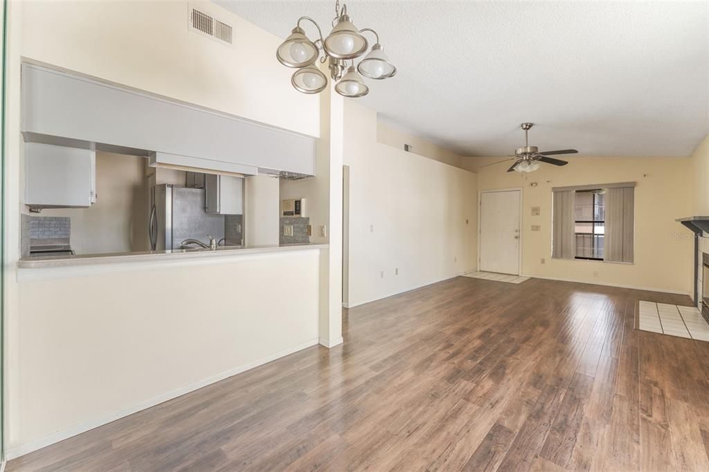 For Rent: $1,550 (2 beds, 2 baths, 912 Square Feet)