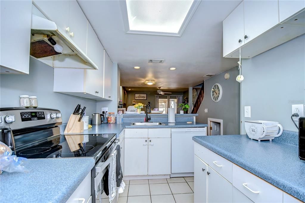 For Sale: $207,500 (2 beds, 2 baths, 1018 Square Feet)