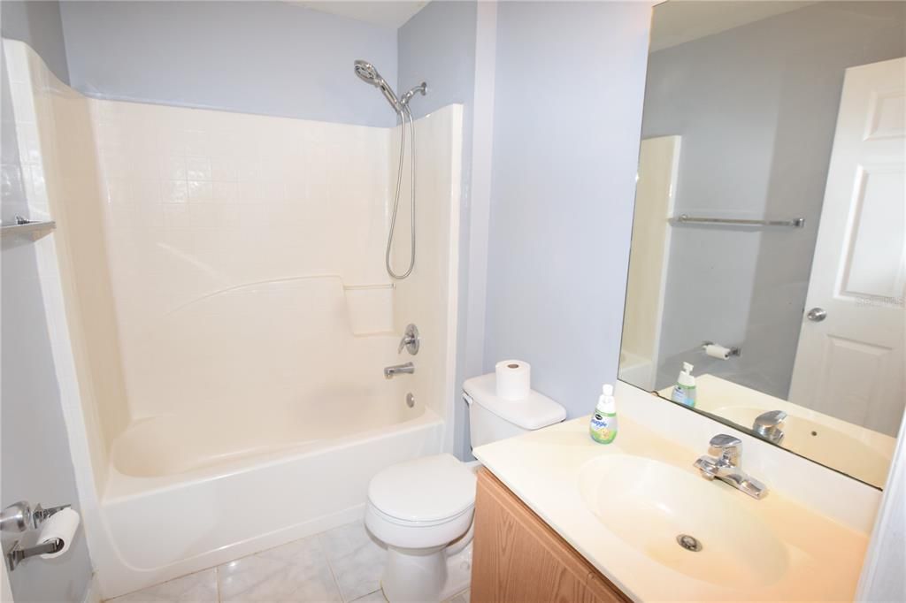 For Rent: $2,100 (3 beds, 2 baths, 1408 Square Feet)