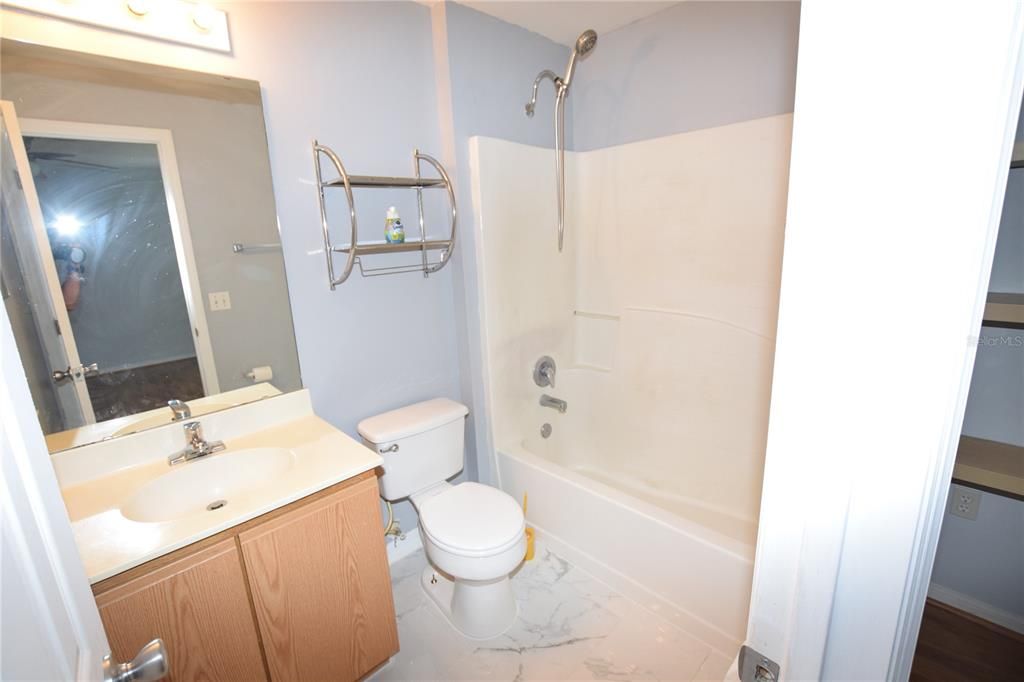 For Rent: $2,100 (3 beds, 2 baths, 1408 Square Feet)