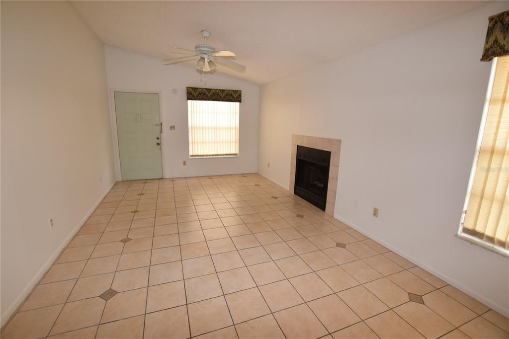 For Rent: $1,600 (2 beds, 2 baths, 851 Square Feet)