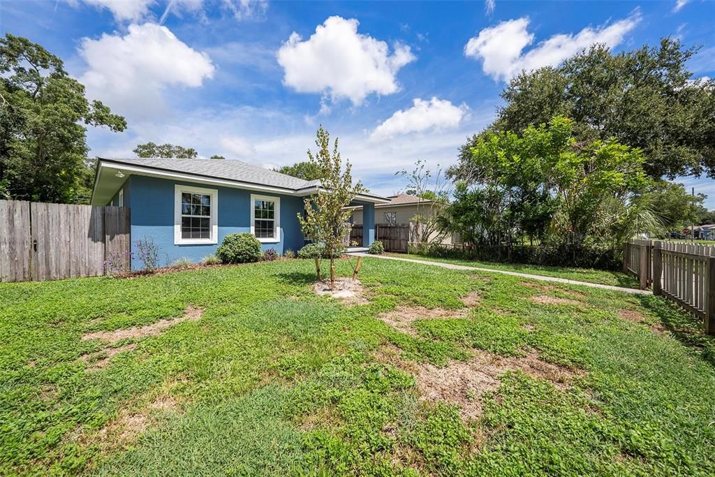 For Sale: $500,000 (3 beds, 2 baths, 720 Square Feet)