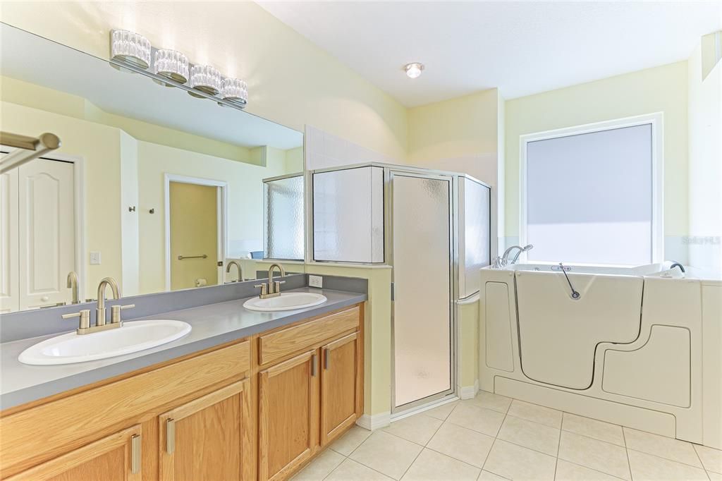 For Sale: $475,000 (3 beds, 2 baths, 1590 Square Feet)