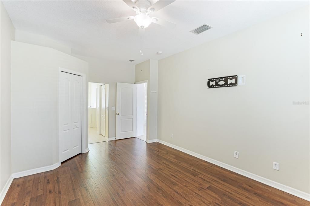 For Sale: $475,000 (3 beds, 2 baths, 1590 Square Feet)