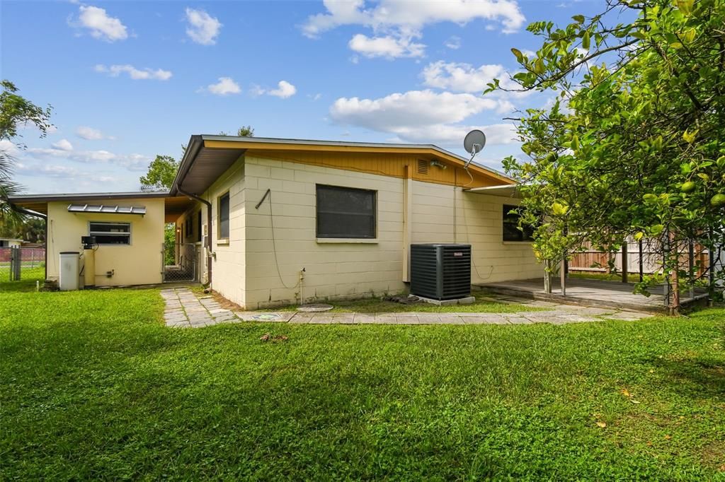 For Sale: $445,000 (4 beds, 2 baths, 1989 Square Feet)