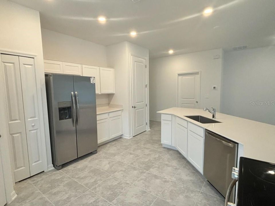 For Rent: $1,975 (3 beds, 2 baths, 2109 Square Feet)