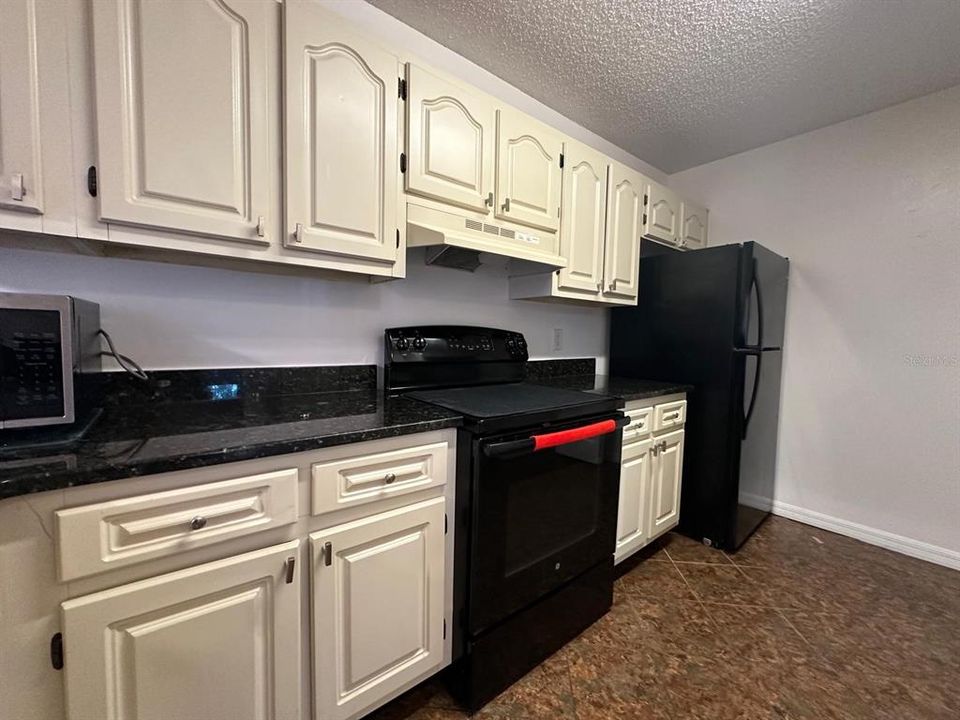 For Sale: $195,000 (2 beds, 2 baths, 1126 Square Feet)