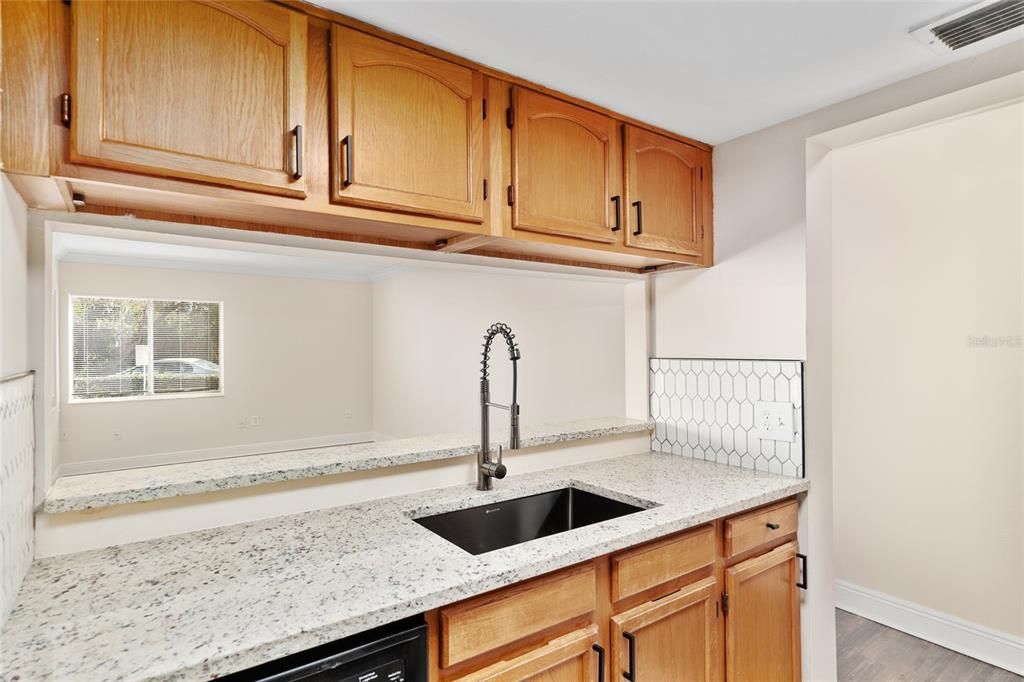 For Rent: $1,594 (3 beds, 2 baths, 1370 Square Feet)