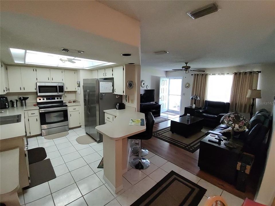 For Sale: $219,900 (2 beds, 2 baths, 1216 Square Feet)