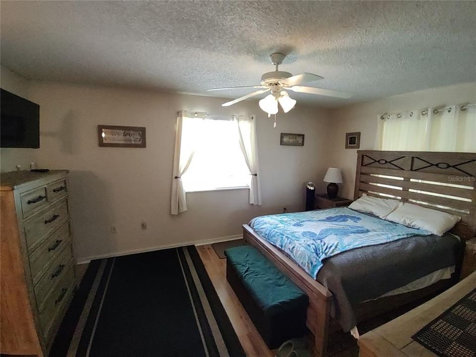 For Sale: $219,900 (2 beds, 2 baths, 1216 Square Feet)