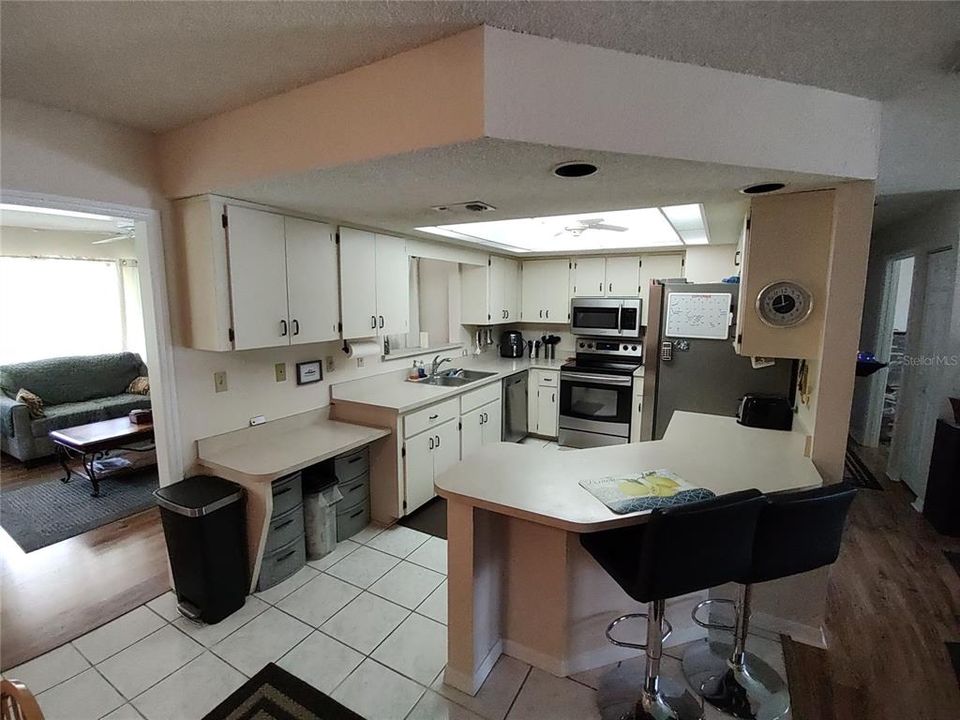 For Sale: $219,900 (2 beds, 2 baths, 1216 Square Feet)