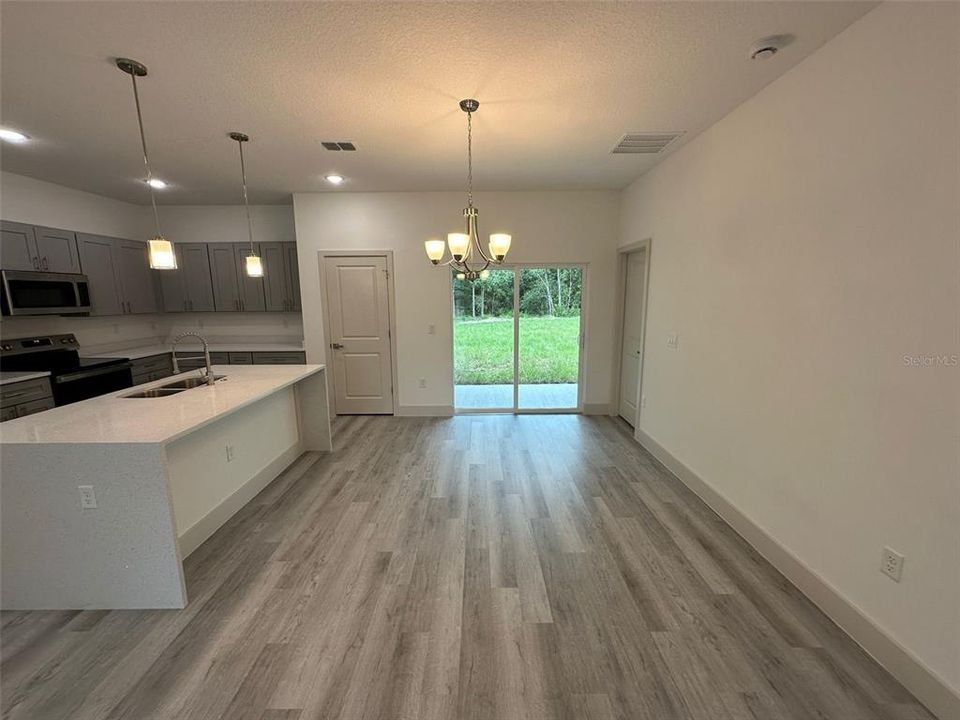 For Rent: $2,000 (4 beds, 2 baths, 1679 Square Feet)