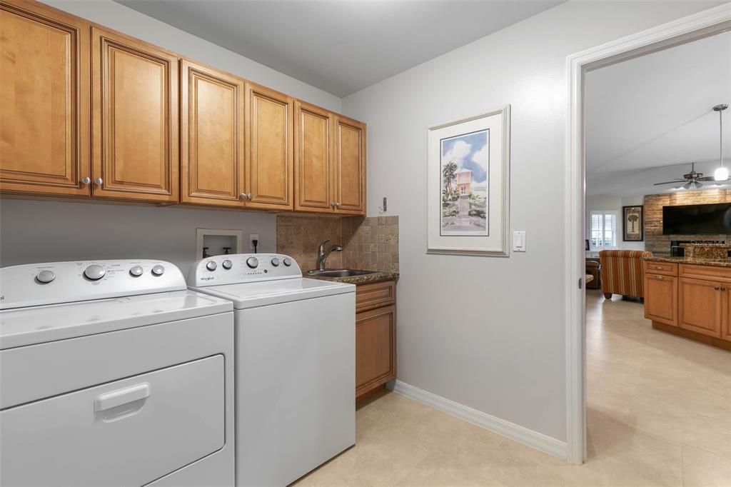 Active With Contract: $795,000 (3 beds, 2 baths, 2484 Square Feet)