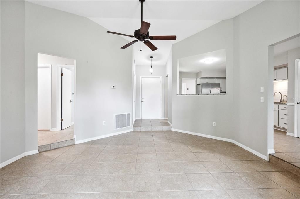 Active With Contract: $279,900 (3 beds, 2 baths, 1465 Square Feet)