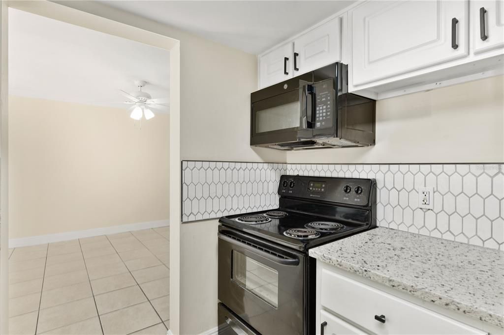 For Rent: $1,199 (1 beds, 1 baths, 769 Square Feet)