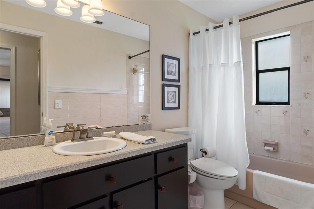 For Sale: $325,000 (2 beds, 2 baths, 1665 Square Feet)