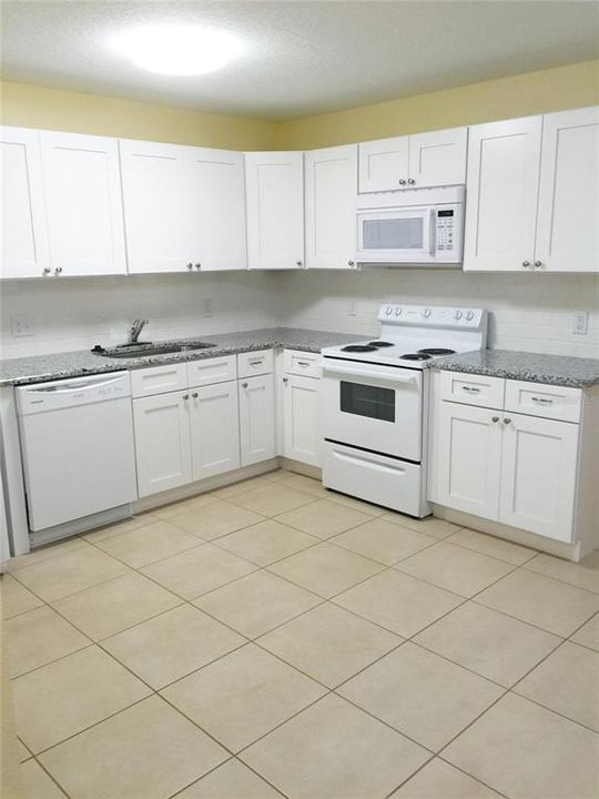 For Rent: $1,650 (3 beds, 2 baths, 2220 Square Feet)