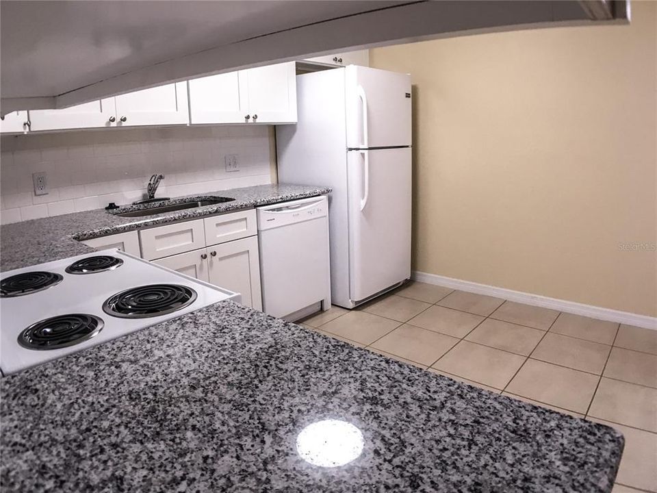 For Rent: $1,650 (3 beds, 2 baths, 2220 Square Feet)