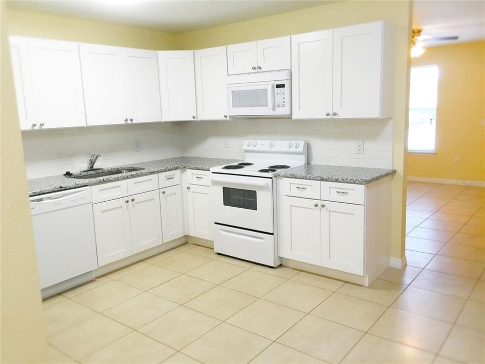 For Rent: $1,650 (3 beds, 2 baths, 2220 Square Feet)