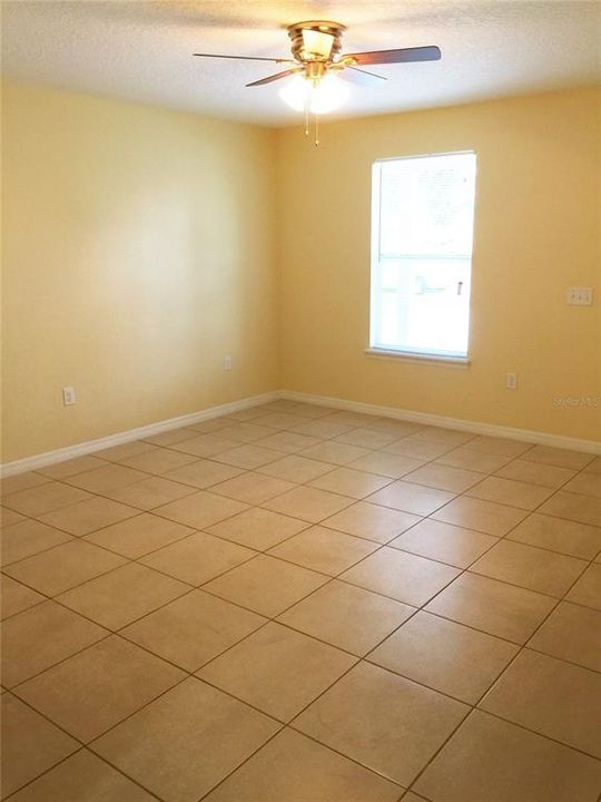 For Rent: $1,650 (3 beds, 2 baths, 2220 Square Feet)