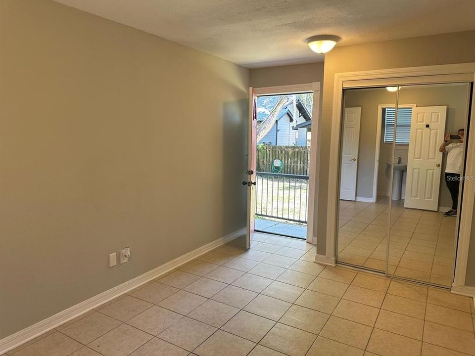 For Rent: $1,400 (1 beds, 1 baths, 400 Square Feet)