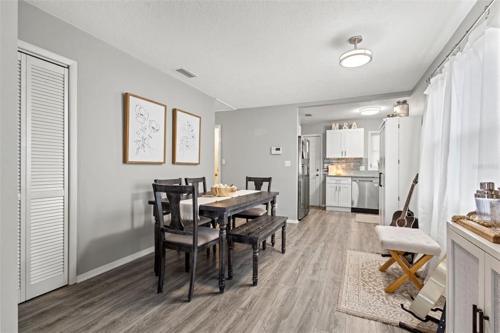 Active With Contract: $317,900 (2 beds, 1 baths, 1040 Square Feet)