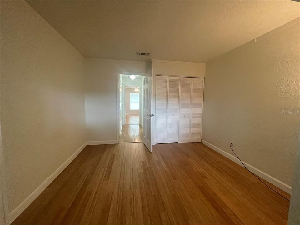 For Rent: $1,900 (2 beds, 1 baths, 916 Square Feet)