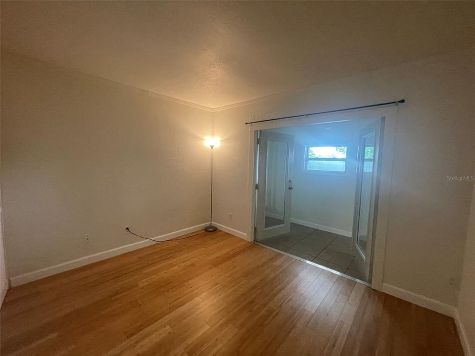 For Rent: $1,900 (2 beds, 1 baths, 916 Square Feet)