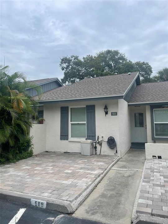 For Rent: $1,900 (2 beds, 1 baths, 916 Square Feet)