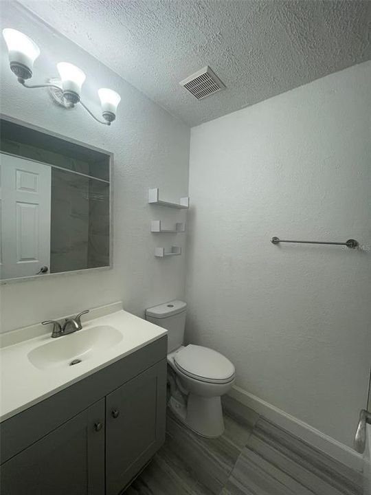 For Rent: $1,900 (2 beds, 1 baths, 916 Square Feet)