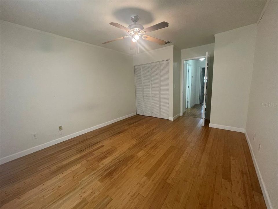 For Rent: $1,900 (2 beds, 1 baths, 916 Square Feet)