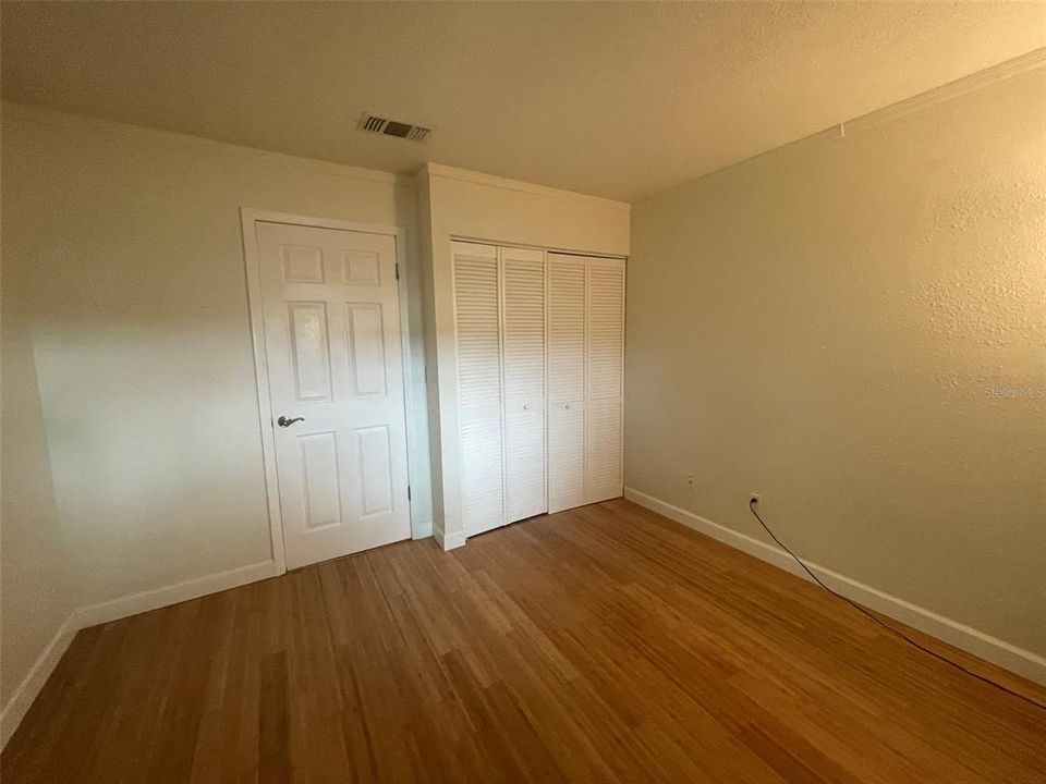 For Rent: $1,900 (2 beds, 1 baths, 916 Square Feet)