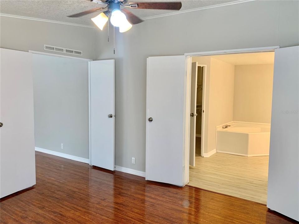 For Sale: $209,900 (3 beds, 2 baths, 1560 Square Feet)