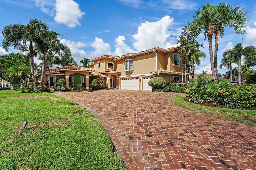 For Sale: $2,000,000 (4 beds, 4 baths, 3572 Square Feet)