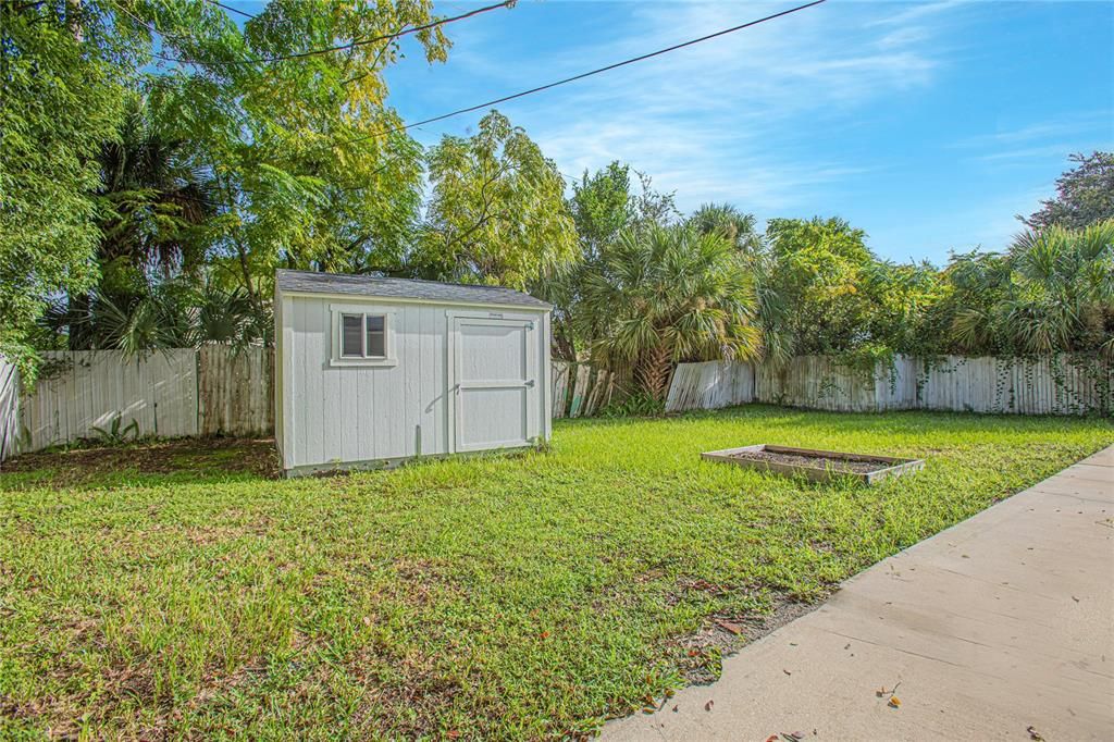 Active With Contract: $365,000 (3 beds, 2 baths, 1094 Square Feet)