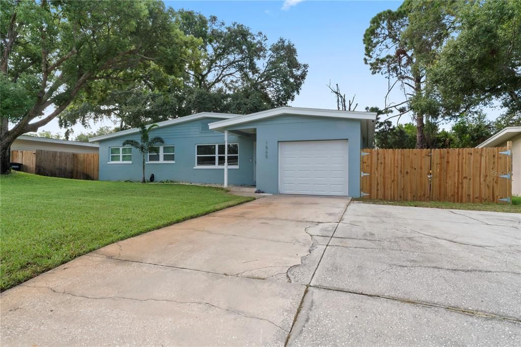 For Sale: $449,000 (3 beds, 1 baths, 1420 Square Feet)