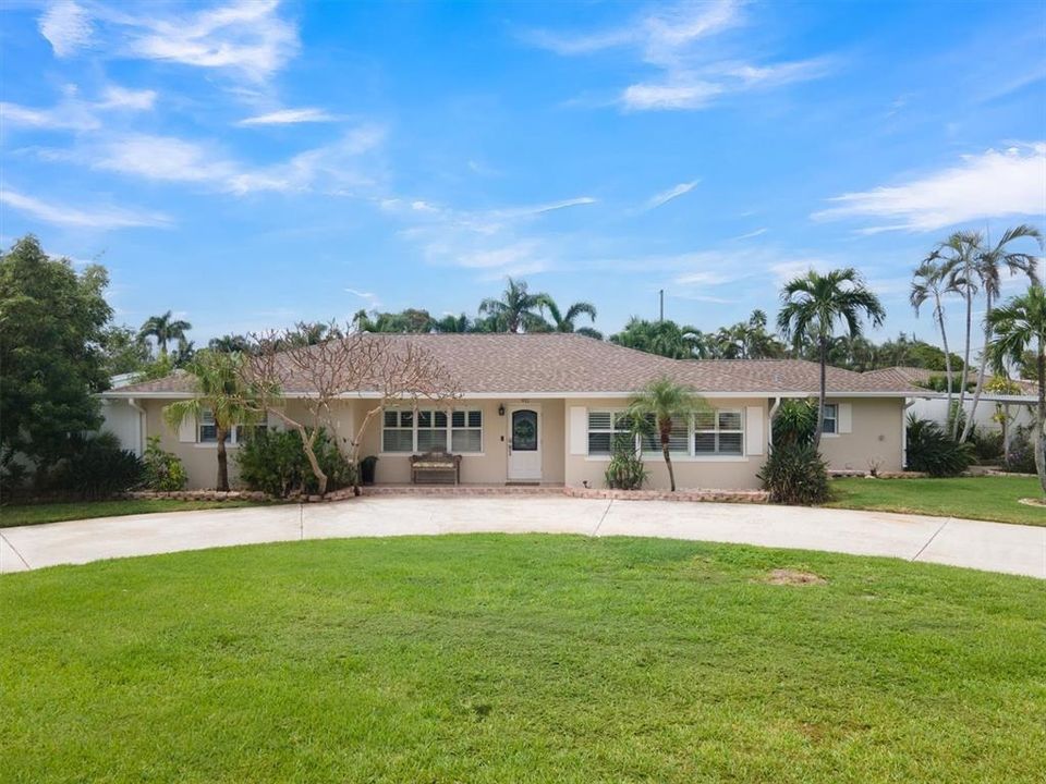 Front exposure with circle driveway