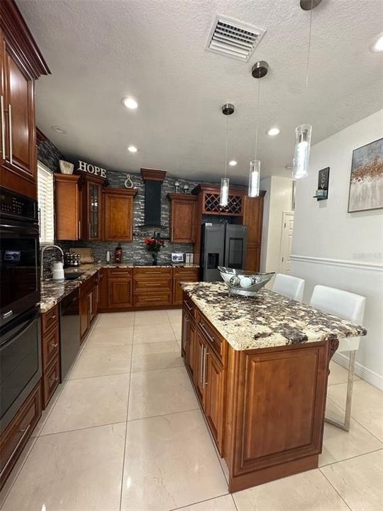 En Venta: $529,900 (3 camas, 2 baños, 2535 Pies cuadrados)