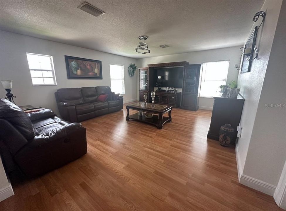 For Sale: $529,900 (3 beds, 2 baths, 2535 Square Feet)