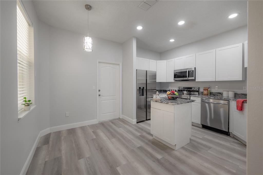 Eat in or breakfast area in kitchen