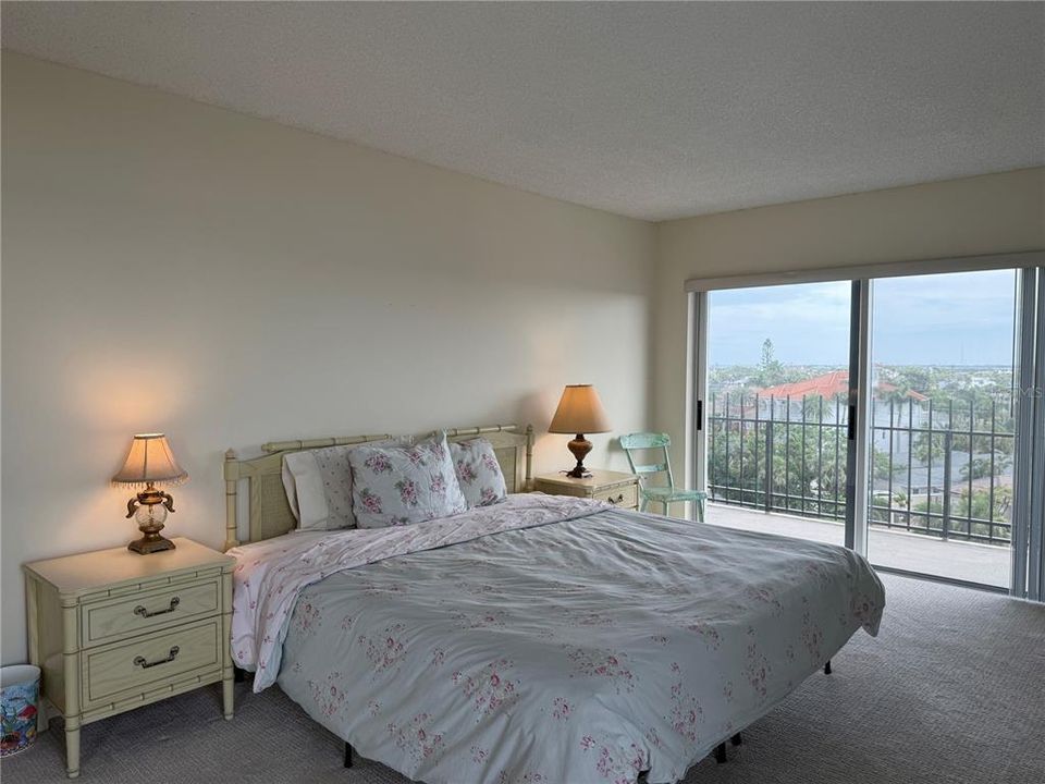 Activo con contrato: $3,500 (2 camas, 2 baños, 1275 Pies cuadrados)